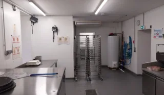  LOCAUX COMMERCIAUX 100 m² QUIMPER