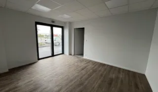  LOCAUX DE STOCKAGE 215 m² LE RHEU