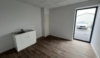  LOCAUX DE STOCKAGE 215 m² LE RHEU