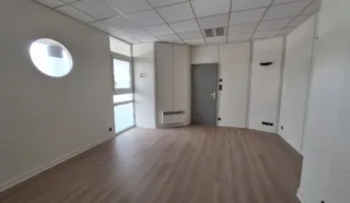  BUREAUX LOCAUX COMMERCIAUX 116 M² NANTES