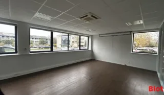  BUREAUX 334 m² SAINT-GREGOIRE
