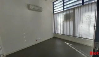  BUREAUX LOCAUX COMMERCIAUX 205 M² NANTES