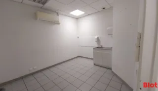  BUREAUX LOCAUX COMMERCIAUX 205 M² NANTES
