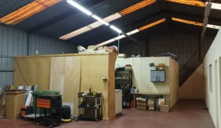  LOCAUX D'ACTIVITÉS 250 M² BESNE