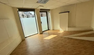  LOCAUX COMMERCIAUX 110 M² NANTES