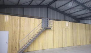  LOCAUX D'ACTVIITES 400 m² PLOUEDERN