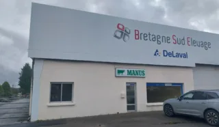  LOCAUX D'ACTIVITES 1 673 m² CHATEAUNEUF-DU-FAOU