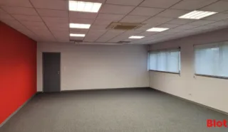  LOCAUX D'ACTIVITÉS 1 500 M² SAINTE LUCE SUR LOIRE