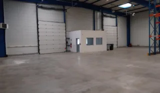  LOCAUX D'ACTIVITÉS 1 500 M² SAINTE LUCE SUR LOIRE
