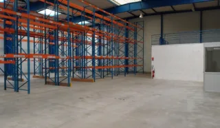  LOCAUX D'ACTIVITÉS 1 500 M² SAINTE LUCE SUR LOIRE