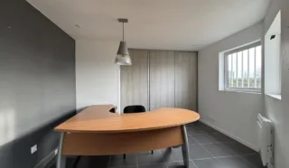  LOCAUX D'ACTIVITÉS 712 M² LA PLANCHE