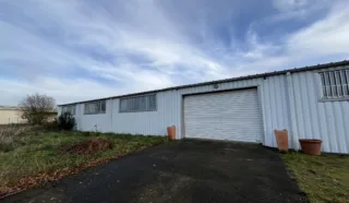  LOCAUX D'ACTIVITÉS 712 M² LA PLANCHE