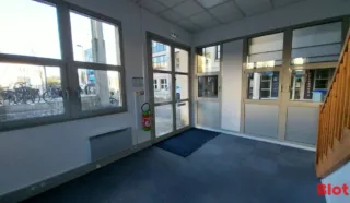  LOCAUX COMMERCIAUX 80 M² NANTES