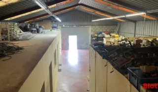  LOCAUX D'ACTIVITÉS 250 M² BESNE