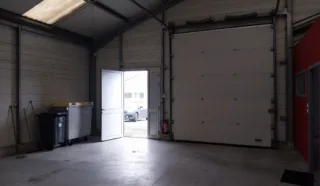  LOCAUX D'ACTIVITES 360 m² SAINT-EVARZEC