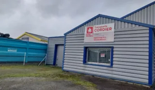  LOCAUX D'ACTIVITES 360 m² SAINT-EVARZEC