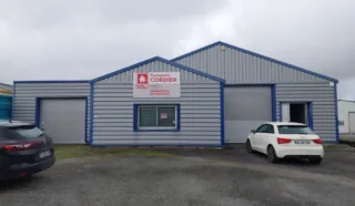  LOCAUX D'ACTIVITES 360 m² SAINT-EVARZEC