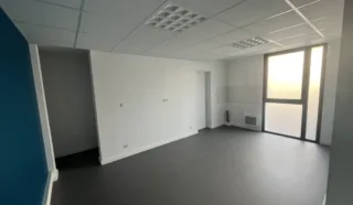  BUREAUX 68 m² TREMEVEN
