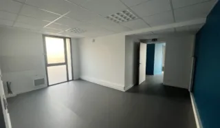  BUREAUX 68 m² TREMEVEN