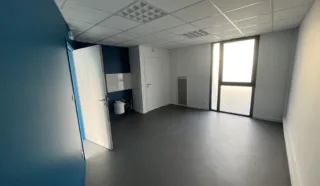  BUREAUX 68 m² TREMEVEN