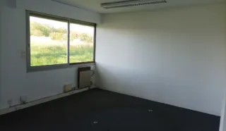  À VEDNRE LOCAUX D'ACTIVITÉS 2 100 M² COUERON