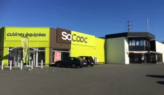  LOCAUX COMMERCIAUX 1 400 m² BREST