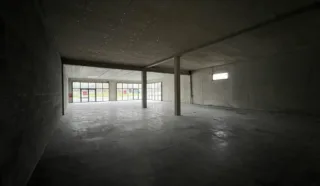  LOCAL D'ACTIVITES LA MEZIERE 390 m²