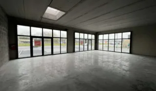  LOCAL D'ACTIVITES LA MEZIERE 390 m²