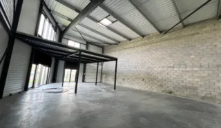  CELLULE D'ACTIVITES BETTON 228 m²