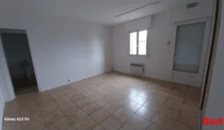  LOCAL D'ACTIVITES SAINT-COULOMB 700 m²