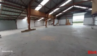  LOCAL D'ACTIVITES SAINT-COULOMB 700 m²