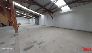  LOCAL D'ACTIVITES SAINT-COULOMB 700 m²