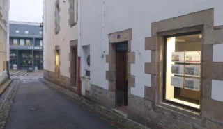  LOCAUX COMMERCIAUX / BUREAUX VITRINE AURAY 100 m²