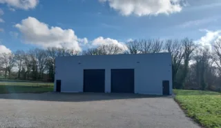  LOCAUX D'ACTIVITÉS GUER 200 m²