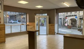  SURFACE COMMERCIALE/BUREAUX VITRINE 200 m² ST BRIEUC