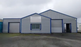  LOCAUX D'ACTIVITES 360 m² SAINT-EVARZEC