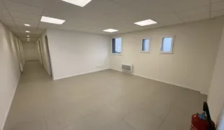  LOCAUX D'ACTVIITES 400 m² PLOUEDERN