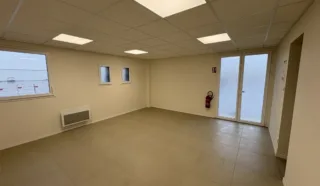  LOCAUX D'ACTVIITES 400 m² PLOUEDERN