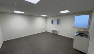  LOCAUX D'ACTVIITES 400 m² PLOUEDERN