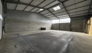  LOCAUX D'ACTVIITES 400 m² PLOUEDERN