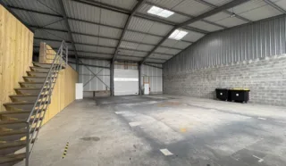  LOCAUX D'ACTVIITES 400 m² PLOUEDERN