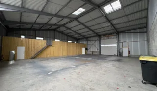  LOCAUX D'ACTVIITES 400 m² PLOUEDERN