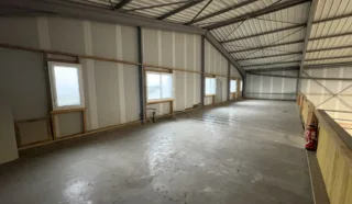  LOCAUX D'ACTVIITES 400 m² PLOUEDERN