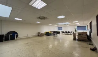  LOCAUX D'ACTIVITÉS 286 M² THOUARE SUR LOIRE