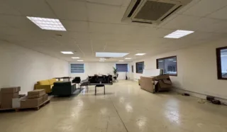  LOCAUX D'ACTIVITÉS 286 M² THOUARE SUR LOIRE