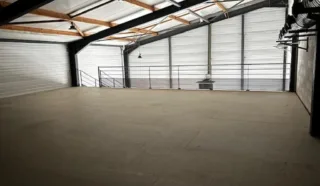  LOCAUX COMMERCIAUX et d'ACTIVITÉS 304 m² TREGUEUX