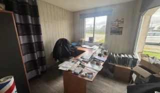  LOCAUX D'ACTIVITÉS 340 M² LOUISFERT