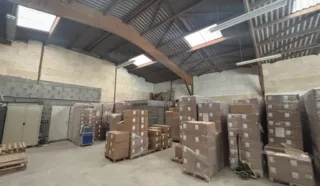  LOCAUX D'ACTIVITÉS 340 M² LOUISFERT