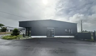  LOCAL COMMERCIAL / BUREAUX 285 m² PLOUDANIEL