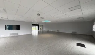  LOCAL COMMERCIAL / BUREAUX 285 m² PLOUDANIEL